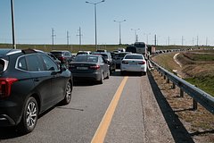 Туристам посоветовали изучить альтернативные маршруты в Крым из-за пробки