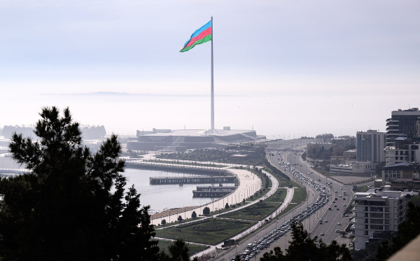 &laquo;У нас будут проблемы&raquo;. В Азербайджане заявили о планах запретить обучение на русском. Что говорят об этом в школах и вузах Баку?