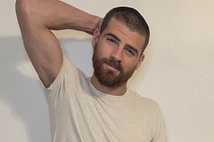 Участника реалити-шоу обвинили в насилии над бывшей девушкой при ребенке