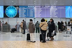 В аэропортах Москвы и Петербурга сняли ограничения на прием и выпуск самолетов
