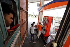 В Индии начали отказываться от российской нефти. Это происходит на фоне угроз Трампа ввести 100-процентные пошлины