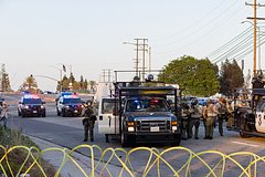 В Лос-Анджелесе автомобиль въехал в толпу