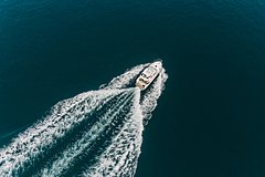 В порту Сен-Тропе загорелась суперъяхта