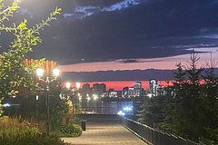 Закат в цветах российского флага заметили в Казани