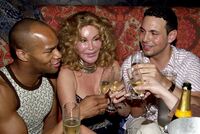 Женщина вышла замуж за миллионера и на следующий день унаследовала полмиллиарда рублей