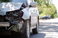 Чудом оставшиеся в живых мужчина и девушка решили немедленно пожениться