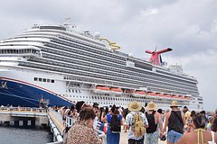 Круиз мечты превратился для семьи туристов в кошмар из-за пьяных попутчиков и рвоты