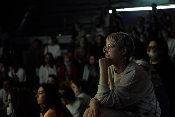 Лучшая музыка, стендап и очень много историй. Что делать на &laquo;Чтиво Фесте&raquo; и почему это лучшее мероприятие для завершения лета?