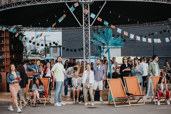 Лучшая музыка, стендап и очень много историй. Что делать на &laquo;Чтиво Фесте&raquo; и почему это лучшее мероприятие для завершения лета?