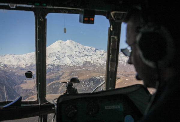На пике Победы за месяц погибли четыре альпиниста. Почему их тела останутся там надолго?