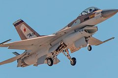 Окрашенный в цвета Су-57 F-16 с надписью &laquo;Опыт Важен&raquo; оценили