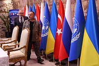 &laquo;Посмотрим, что выйдет&raquo;. Трамп снова высказался о санкциях против России