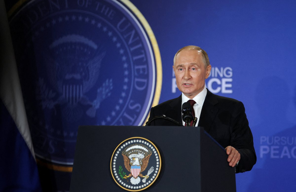 Путин изменил свою речь во время пресс-конференции на Аляске. Что об этом известно?