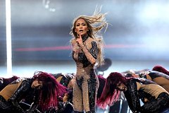 Россияне захотели взыскать миллионы рублей с авиакомпании за пропуск концерта Лопес