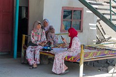 Россиянин побывал в селах Таджикистана и объяснил неприятный запах от местных женщин