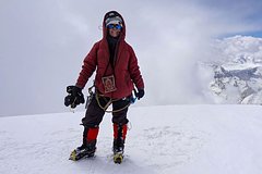 Россиянка сломала ногу при спуске с самой опасной горы СССР. Восемь дней она в снежном плену без еды и воды. Успеют ли ее спасти?