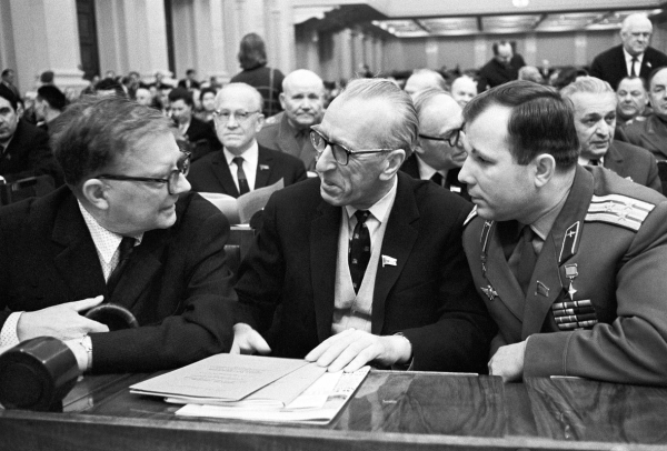 &laquo;Сенсационная новость&raquo;. 50 лет назад власти попытались скрыть кончину Шостаковича от советских граждан. Кто нарушил эту тайну?