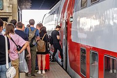 Скопление людей на Павелецком вокзале объяснили массовым прибытием поездов