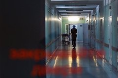 Сорвавшийся с 30-метровой скалы в реку россиянин вплавь добрался до пещеры и был спасен