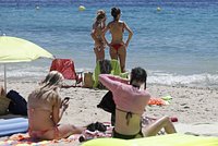 Туристка отправилась в экскурсионный тур в Индию и была изнасилована в отеле