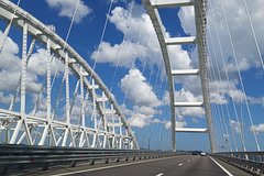 У Крымского моста появились медпункты для помощи туристам