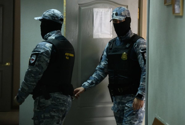 Усадьбы, картины и антикварное оружие. У бывшего замминистра обороны хотят изъять богатства более чем на миллиард рублей