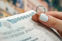 В Бурятии заступились за уволенную из-за пяти браков с бойцами СВО &laquo;черную вдову&raquo;