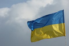 В Запорожье подростки развернули флаг нацистской Германии рядом с украинским