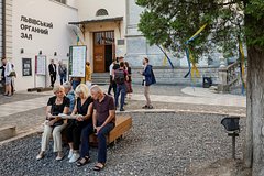 Женщина накинулась на жителей Харькова из-за русского языка