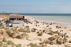 50-летняя женщина отправилась загорать на пляж в Европе и оказалась изнасилованной