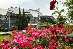 Четыре самолета ушли в соседние аэропорты из-за ограничений на полеты