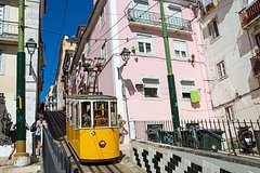 Десятки человек пострадали во время аварии с фуникулером в Португалии