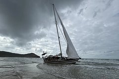 Корабль-призрак нашли на берегу другой страны после загадочного исчезновения владельца