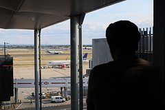 Крупнейший аэропорт Великобритании эвакуировали из-за химической угрозы