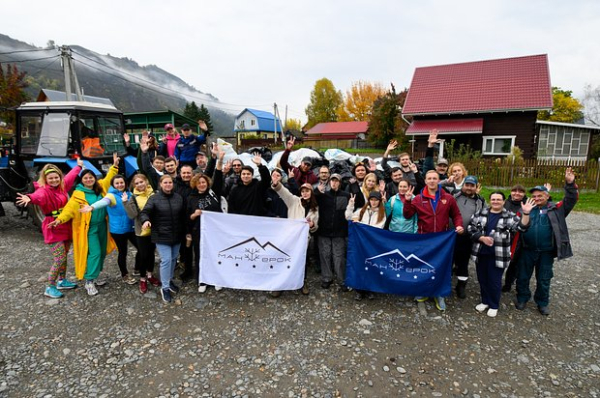 Курорт Сбера провел экосубботник на берегу Катуни