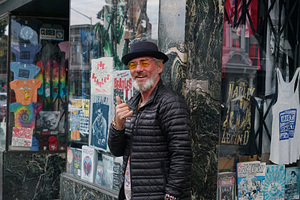 Мужчина в США воткнул в туриста иглу после отказа дать денег