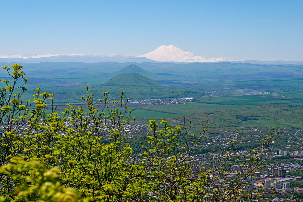 На Эльбрусе оборвалась канатная дорога. Люди разбились о камни