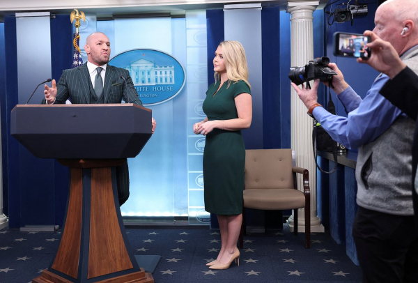 &laquo;Он представляет худших из нас&raquo;. Зачем Конор Макгрегор идет в президенты Ирландии и поможет ли Трамп &laquo;любимому ирландцу&raquo;?