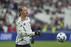 Украинский защитник ПСЖ Забарный ответил на вопрос об общении с Сафоновым