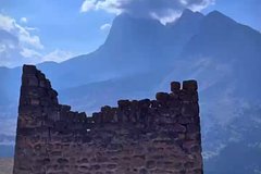 В горах российского региона обнаружили загадочные сооружения