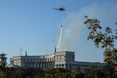 В Киеве после рекордной атаки Российской армии горит здание правительства Украины. Огонь охватил тысячу квадратных метров