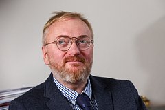 Депутат Госдумы оправдался за новый iPhone 17 Pro фразой про поиск &laquo;дырок&raquo;